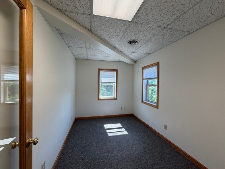 More Photos Of 62 Portsmouth Ave, Stratham Storefront Retail Office For Lease