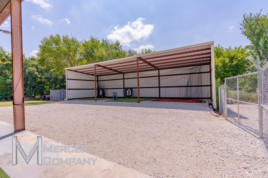 More Photos Of 3984 N US Highway 287, Alvord Warehouse For Sale
