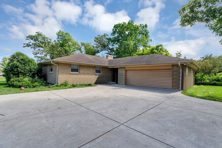 More Photos Of 41W597 US Highway 20, Hampshire Flex For Sale