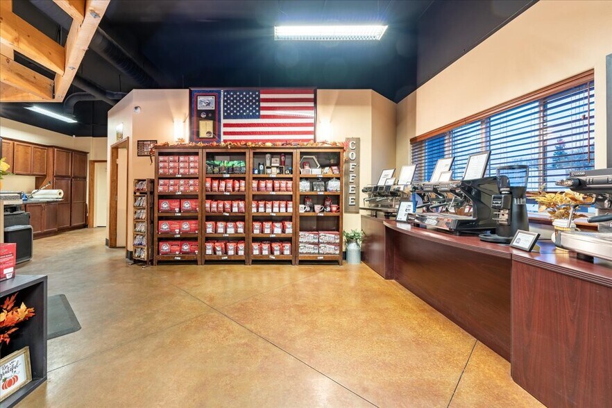 More Photos Of 1502 Minnie St, Fairbanks Industrial For Sale