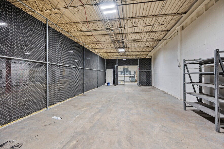 More Photos Of 6116 Old Mendenhall Rd, High Point Warehouse For Lease