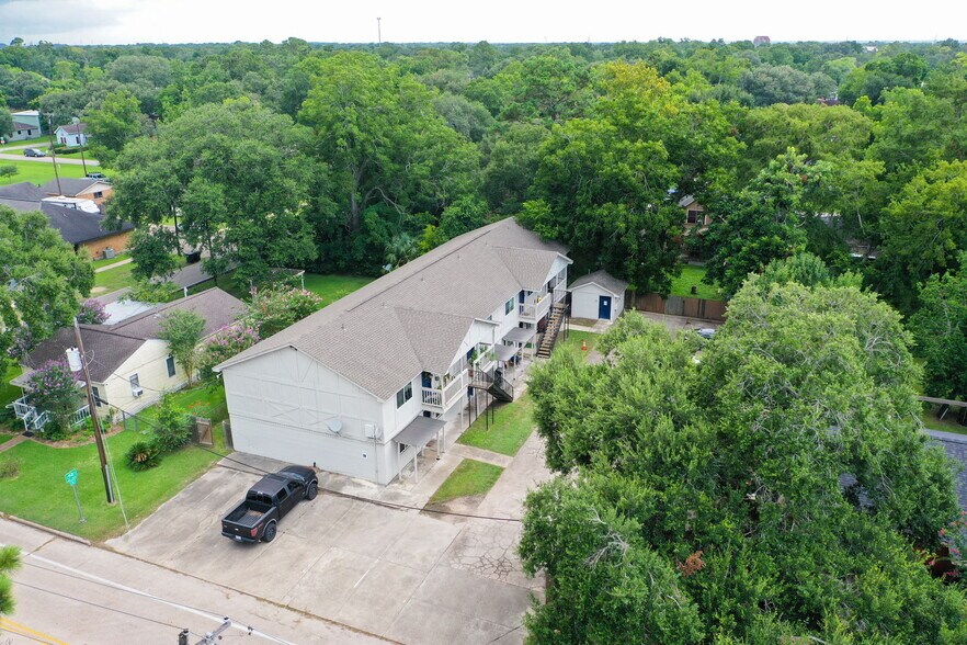 More Photos Of 1312 W Adoue St, Alvin Apartments For Sale