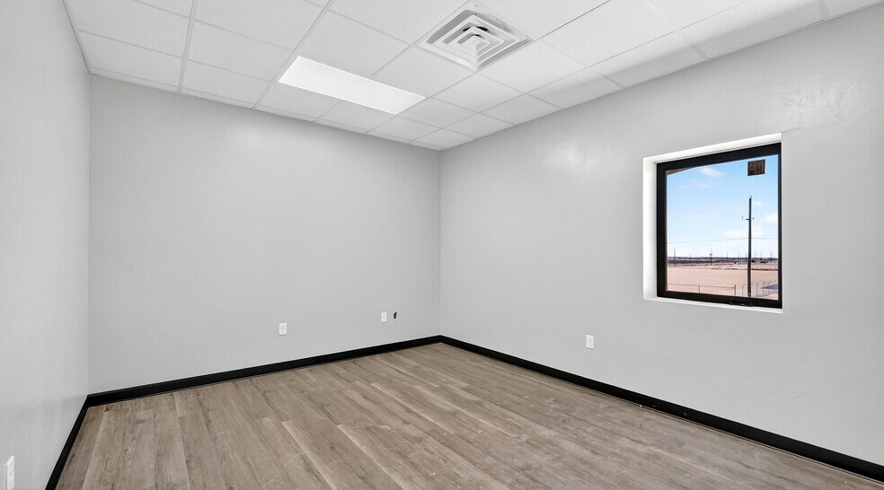 More Photos Of 16510 W Basin St, Odessa Warehouse For Sale