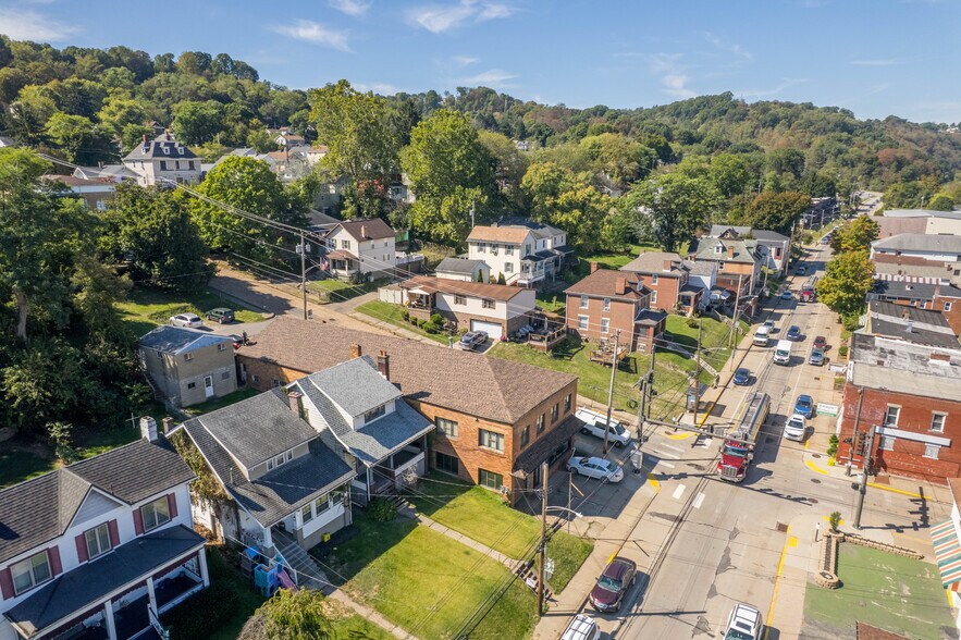 More Photos Of 700 5th Ave, Coraopolis Showroom For Sale