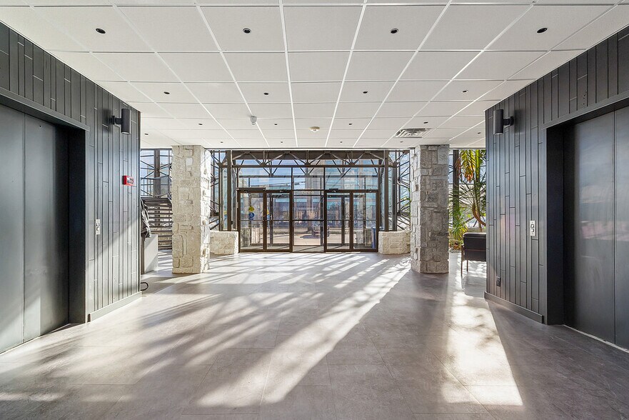 More Photos Of 2087 E 71st St, Tulsa Office For Lease