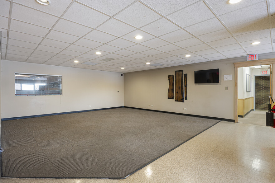 More Photos Of 27W530 High Lake Rd, Winfield General Retail For Sale