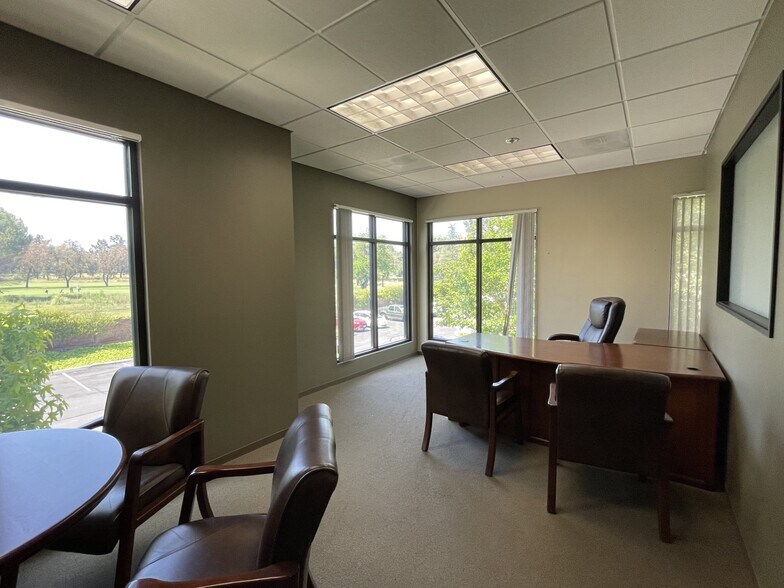 More Photos Of 159 Parrot Ln, Simi Valley Office For Sale