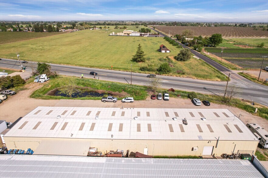 More Photos Of 12811 E Brandt Rd, Lockeford Warehouse For Sale