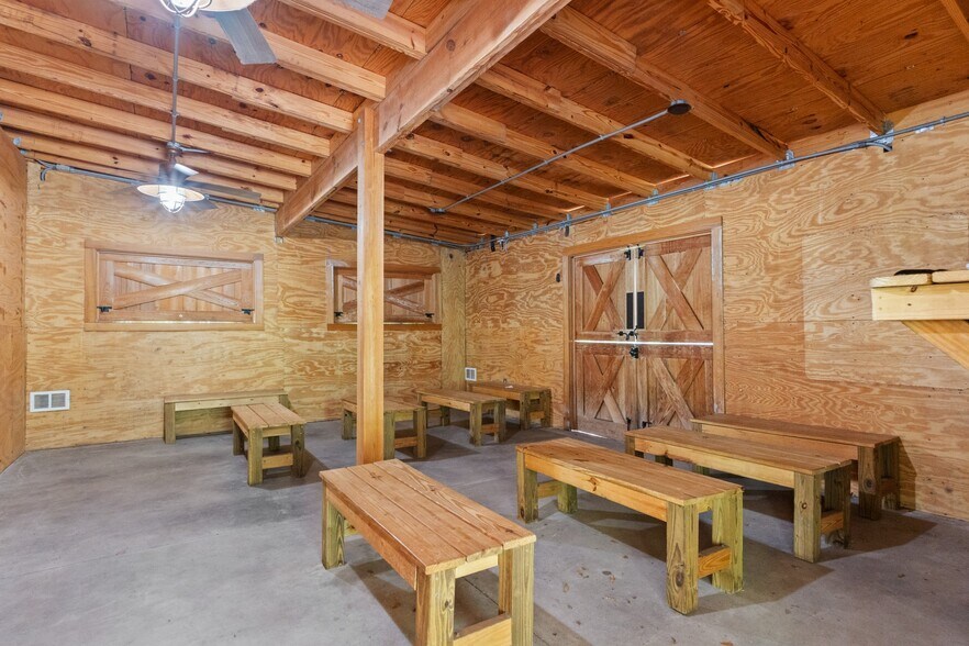 More Photos Of 6440 Cedar Ln, Brooksville Sports And Entertainment For Sale