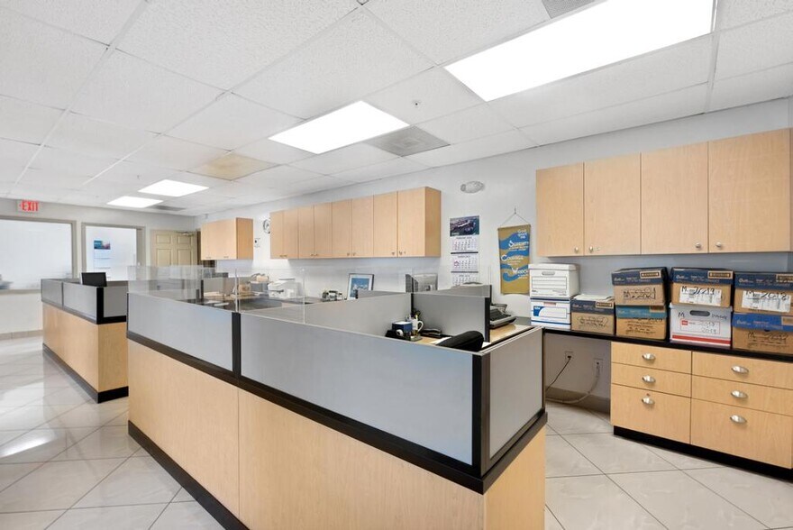 More Photos Of 7860 NW 46th St, Doral Distribution For Lease
