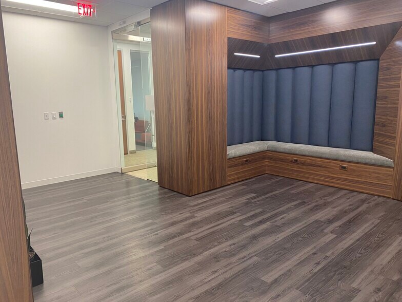 More Photos Of 550 Reserve St, Southlake Loft Creative Space For Lease