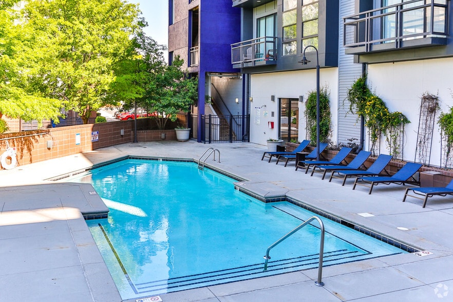 More Photos Of 810 E 7th St, Charlotte Apartments For Lease