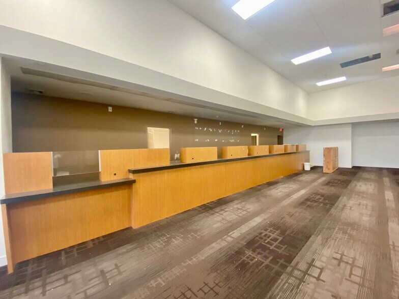 More Photos Of 1308 Boston Ave, Nederland Bank For Sale