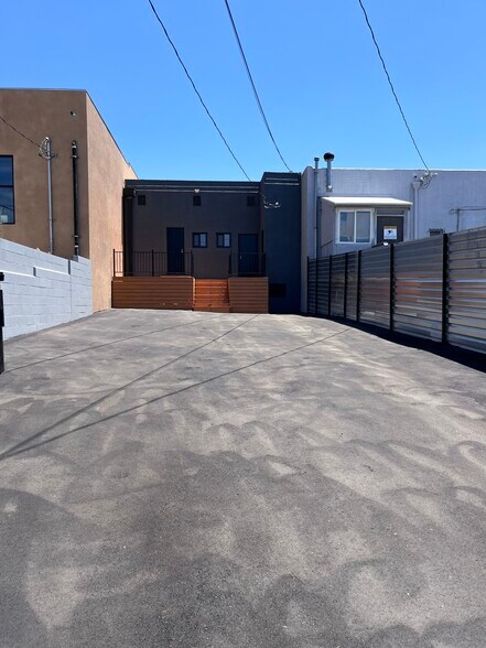 More Photos Of 10039-10041 Commerce Ave, Tujunga Storefront For Lease
