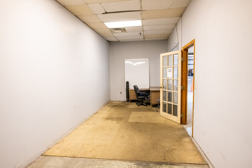 More Photos Of 398 Direct Connection Dr, Rossville Industrial For Lease