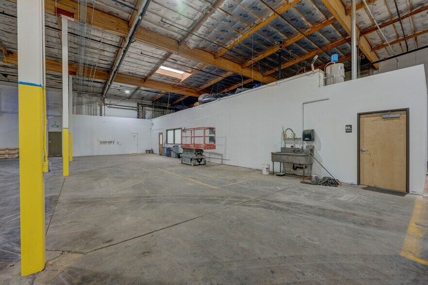 More Photos Of 575-585 Reactor Way, Reno Distribution For Lease