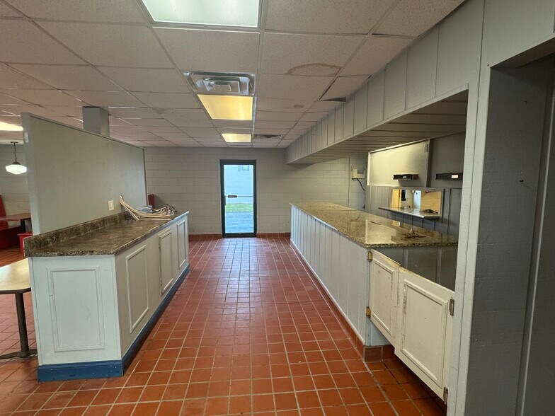 More Photos Of 109 Broad St, Hawkinsville Restaurant For Sale