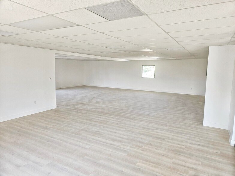 More Photos Of 11024-11028 Victory Blvd, North Hollywood Office For Lease