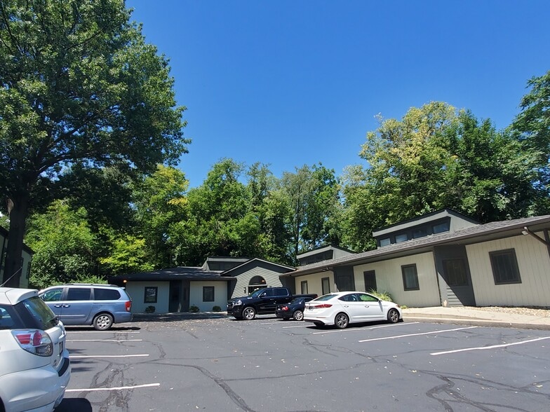 More Photos Of 5214-5226 S East St, Indianapolis Unknown For Lease