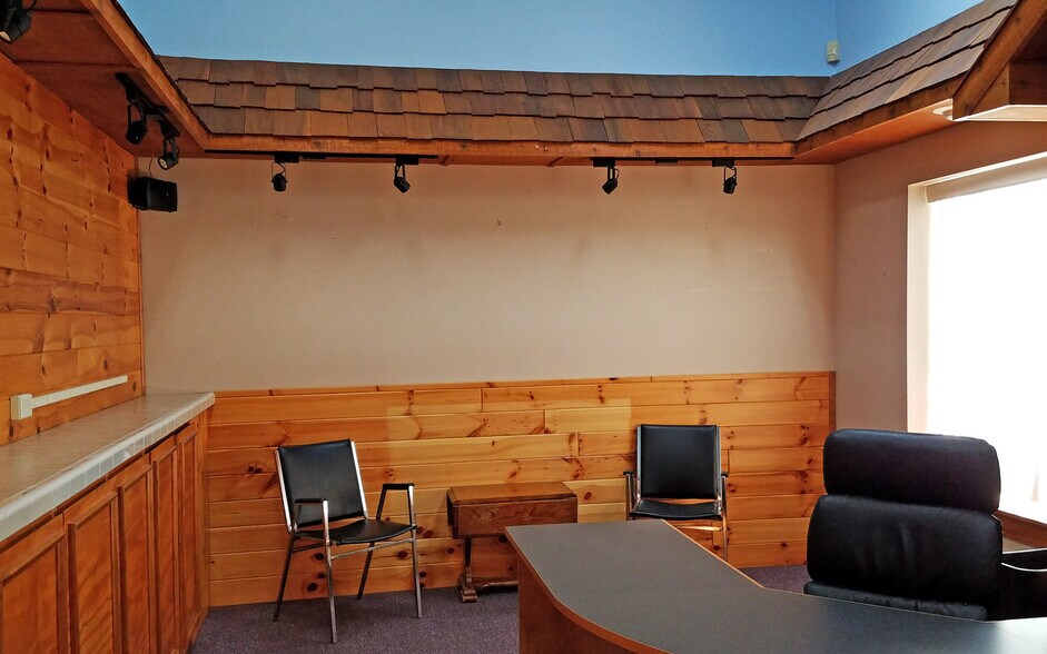 More Photos Of 209 S Bradley Hwy, Rogers City Medical For Sale