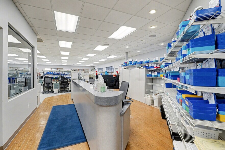 More Photos Of 5407 Hampton Pl, Saginaw Office For Sale