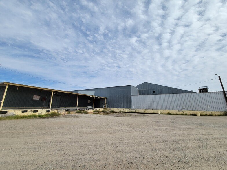 More Photos Of 2198 S Pacific Ave, Yuma Distribution For Lease