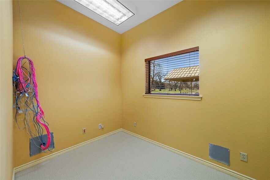 More Photos Of 3101 Austin Ave, Brownwood Bank For Sale