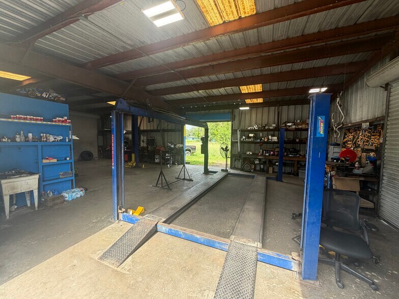 More Photos Of 1325 E Jefferson St, Brooksville Auto Repair For Lease