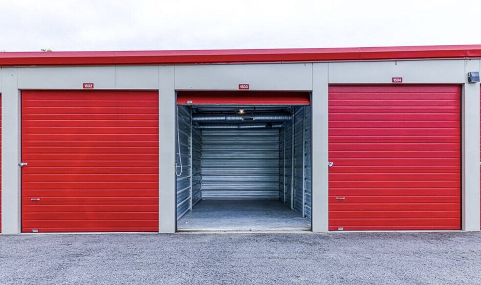 More Photos Of 280-308 Boston Post rd, North Windham Specialty For Sale