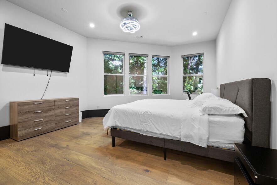 More Photos Of 2401 Greenglade Rd NE, Atlanta Specialty For Sale