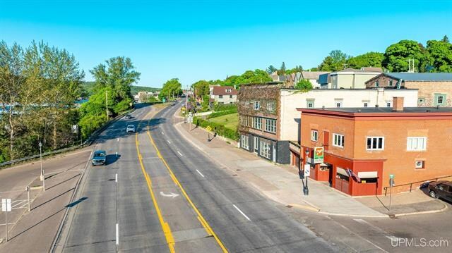 More Photos Of 407 W Memorial Dr, Houghton Freestanding For Sale