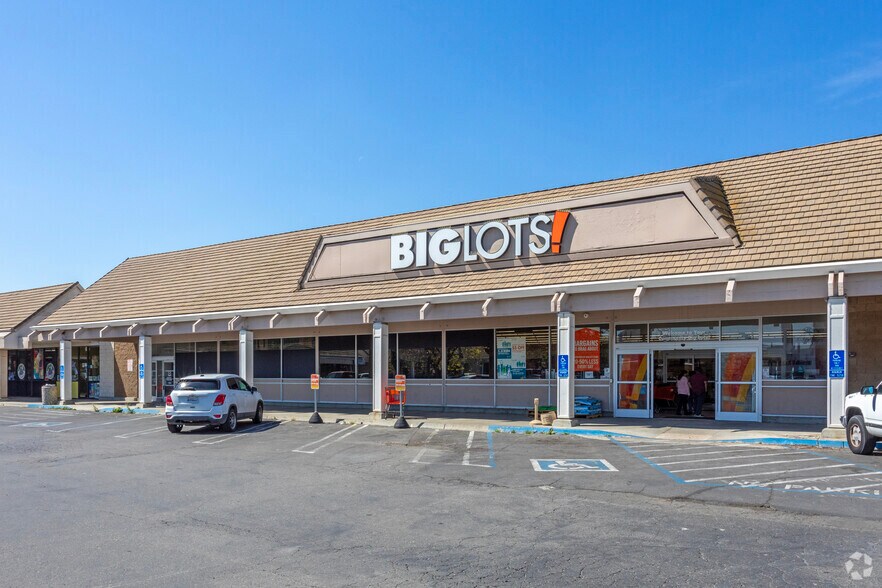 More Photos Of 150 S 11th Ave, Hanford General Retail For Lease