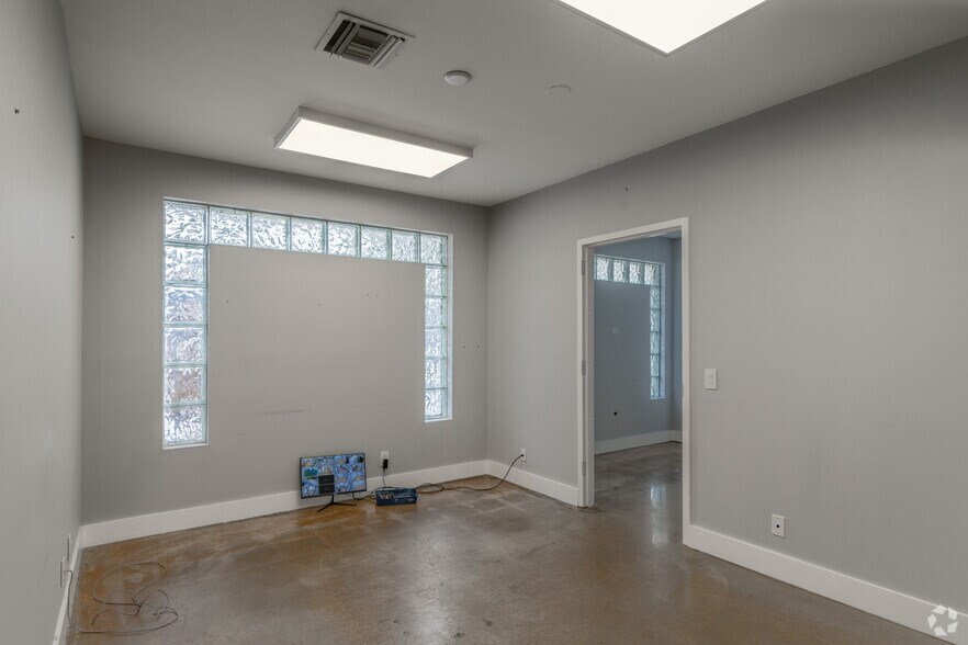 More Photos Of 164 W Royal Palm Rd, Boca Raton Office Residential For Lease