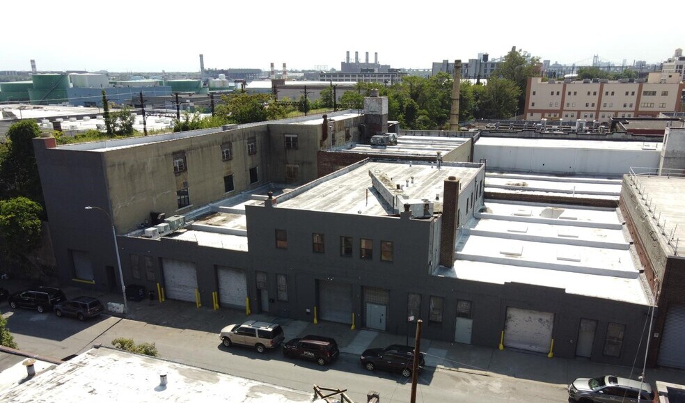 More Photos Of 805 E 139th St, Bronx Showroom For Lease
