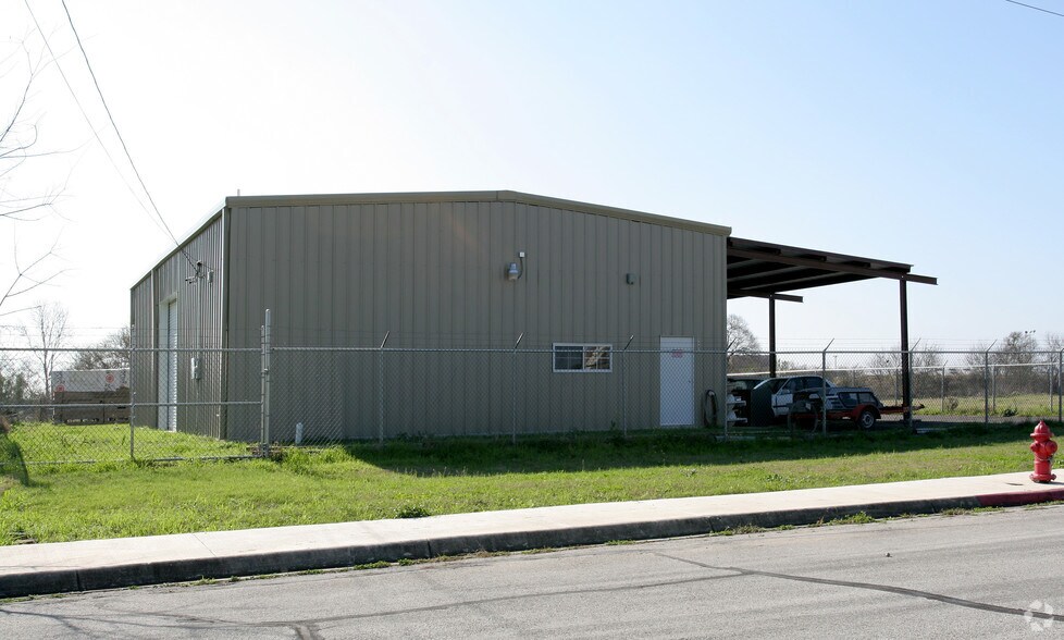 More Photos Of 9402 Converse Business Ln, Converse Warehouse For Lease