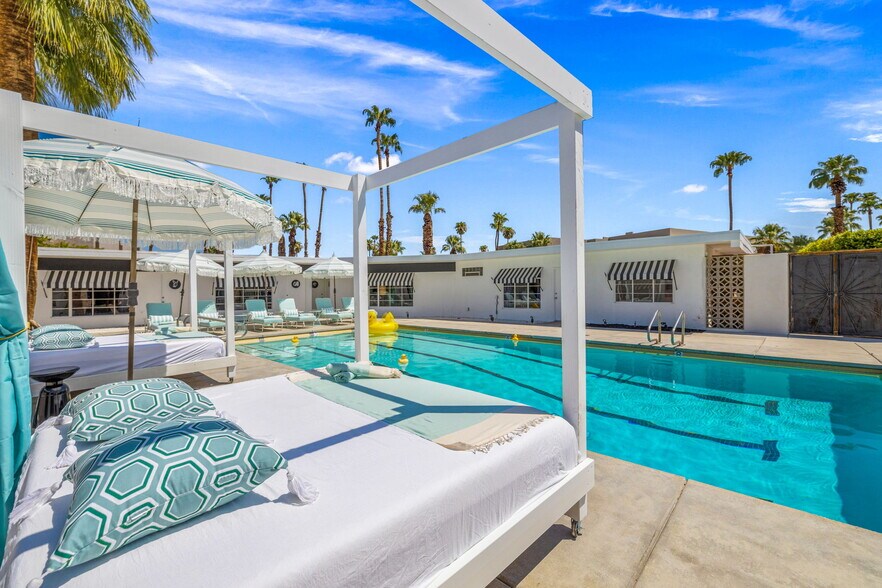 More Photos Of 120 W Vereda Sur, Palm Springs Hotel For Sale