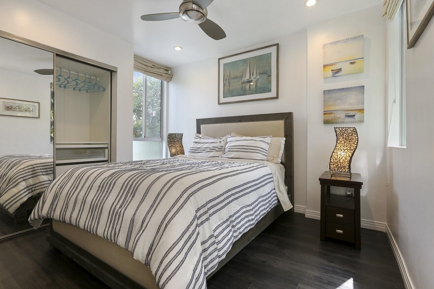More Photos Of 472 Rosecrans Ave, Manhattan Beach Apartments For Sale