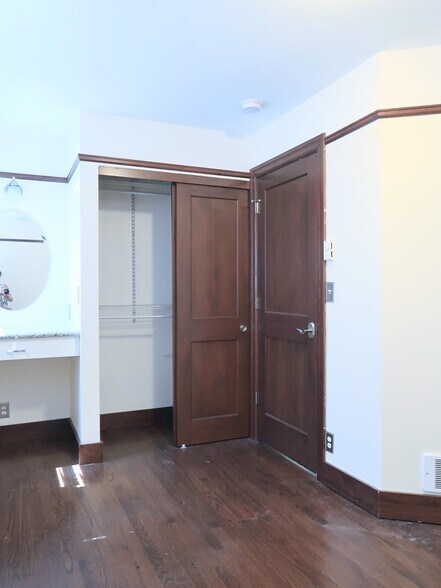 More Photos Of 6710 Greenwood Ave N, Seattle Apartments For Sale