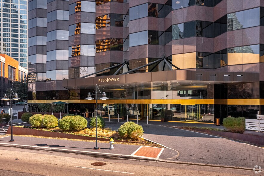 More Photos Of 500 N Akard St, Dallas Office For Lease