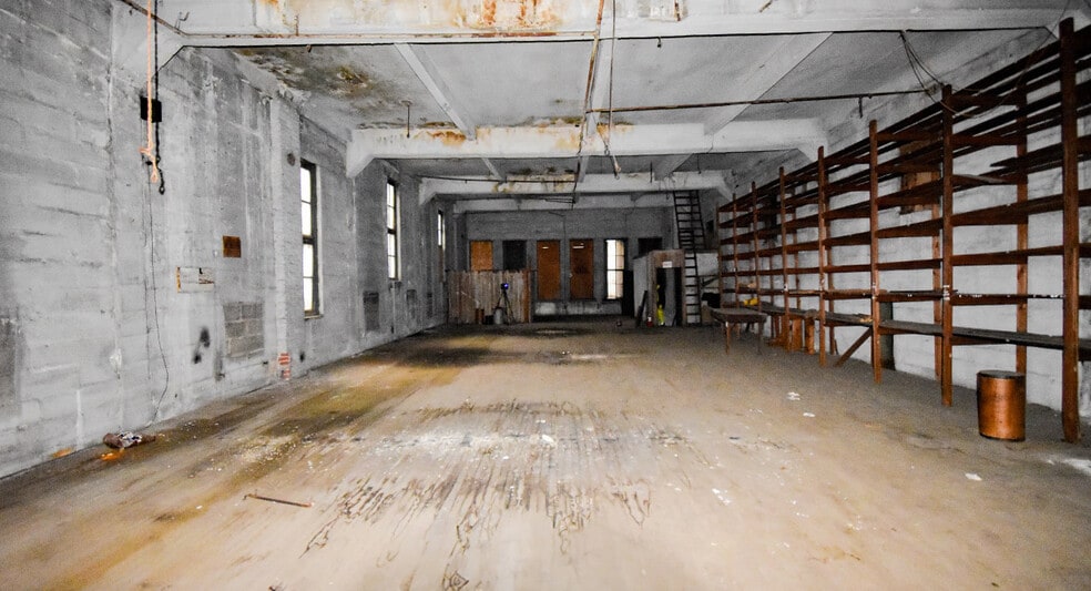 More Photos Of 414-416 E Baltimore St, Baltimore Bar For Sale