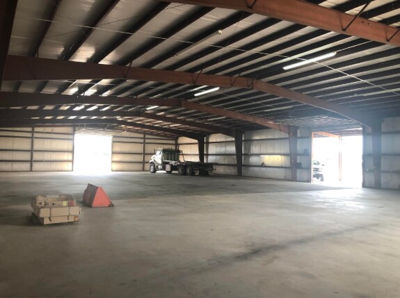 More Photos Of 3016 N Twin City Hwy, Nederland Warehouse For Sale