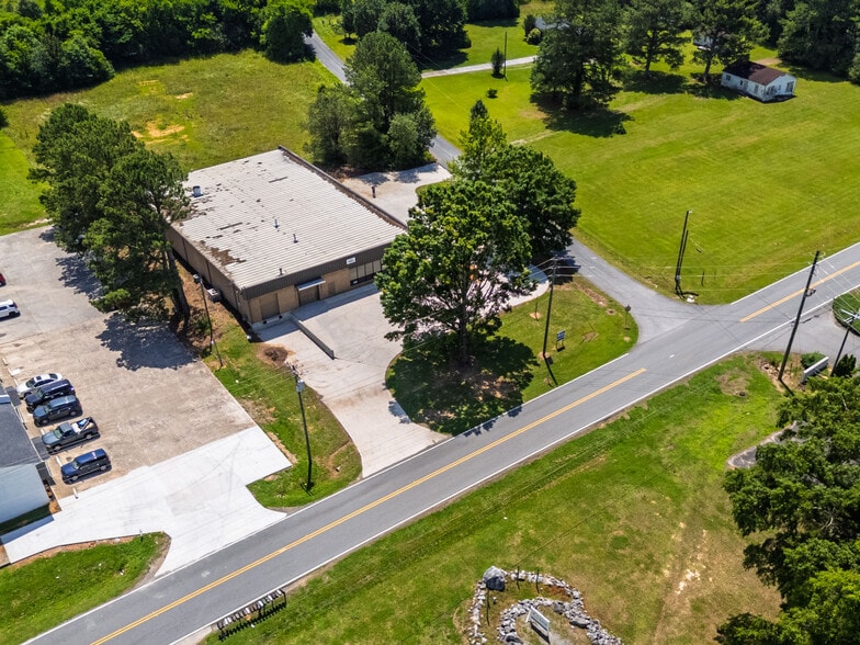 More Photos Of 494 Richardson Rd SE, Calhoun Freestanding For Sale