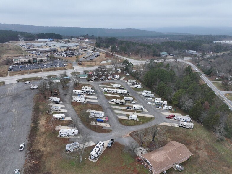 More Photos Of 2521 Highway 65 S, Clinton Trailer Camper Park For Sale