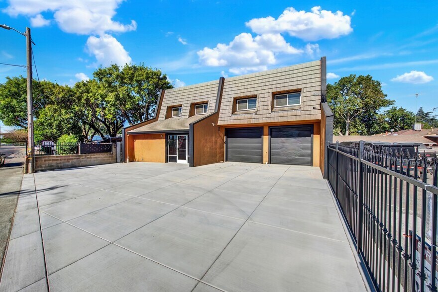 More Photos Of 124 S Porter Rd, Dixon Service For Sale