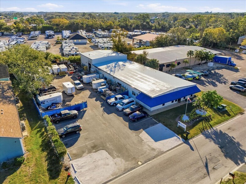 More Photos Of 711 60th St Ct E, Bradenton Light Distribution For Sale