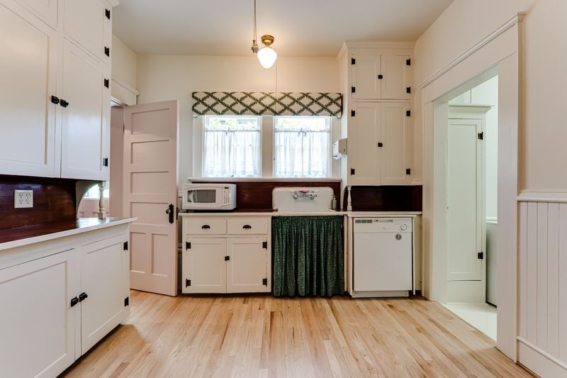 More Photos Of 412 E 13th Ave, Eugene Freestanding For Sale