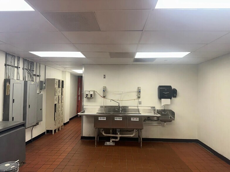 More Photos Of 1111 Louisiana St, Houston Office For Lease