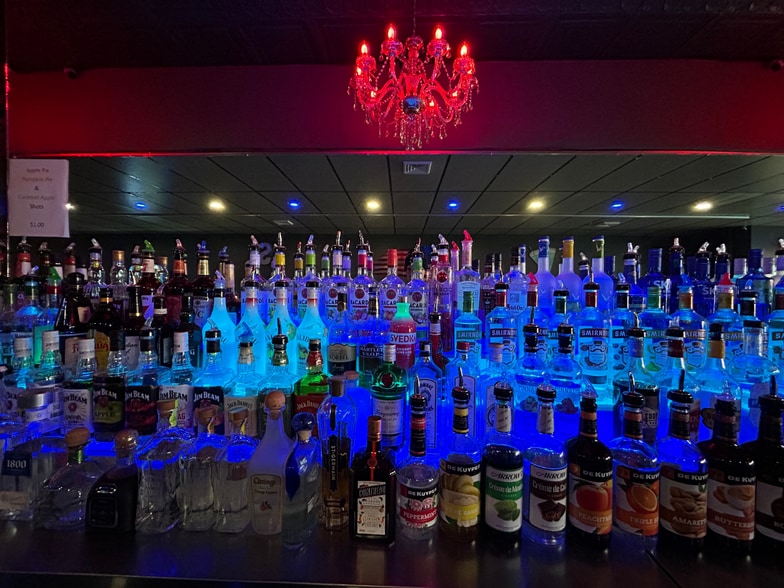 More Photos Of 1117 Ludington St, Escanaba Storefront Retail Residential For Sale