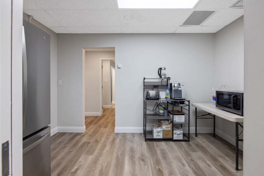 More Photos Of 1620 W Mineral King Ave, Visalia Office For Sale