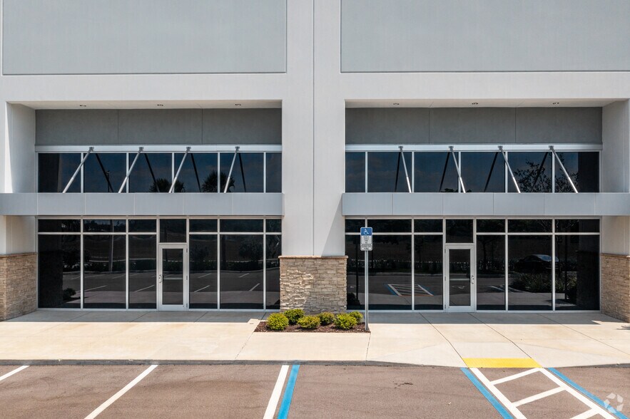 More Photos Of 10400 Meridian Center Pky, Fort Myers Warehouse For Lease